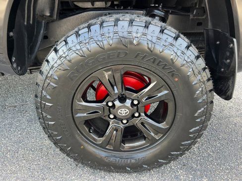 Used 2017 Toyota Tacoma TRD Sport image 40