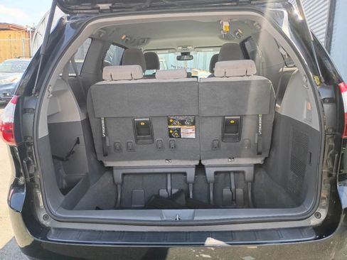 Used 2019 Toyota Sienna LE FWD image 7