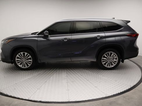 Used 2023 Toyota Highlander Platinum AWD/4WD image 12