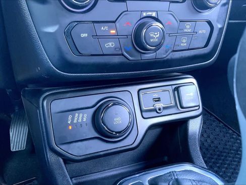 Used 2022 Jeep Renegade Altitude w/ Convenience Group image 32