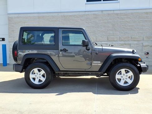 Used 2018 Jeep Wrangler Sport AWD/4WD image 4