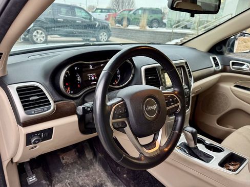 Used 2016 Jeep Grand Cherokee Laredo w/ Quick Order Package 23E image 9