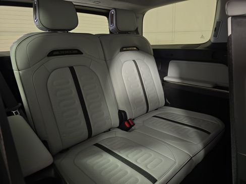 Used 2024 Rivian R1S Adventure AWD/4WD image 25