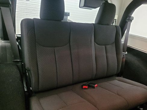 Used 2016 Jeep Wrangler Sport w/ Connectivity Group AWD/4WD image 19