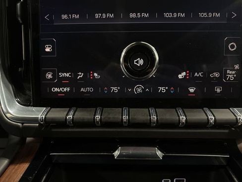 Used 2025 GMC Yukon XL Denali image 17