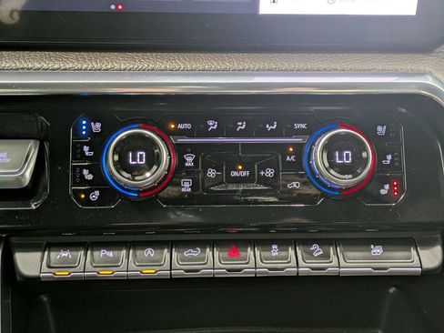 Used 2024 GMC Sierra 1500 Denali AWD/4WD image 13