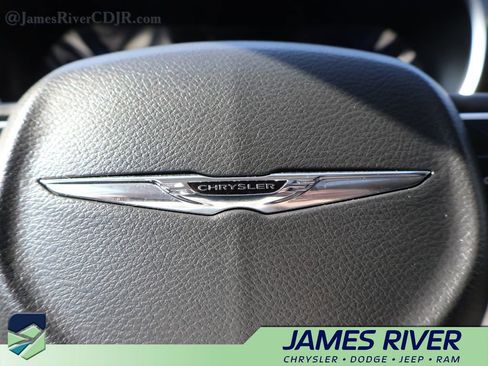 Used 2023 Chrysler Pacifica Limited image 27