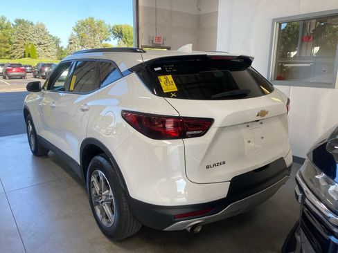 Used 2024 Chevrolet Blazer LT w/ Convenience Package FWD image 3