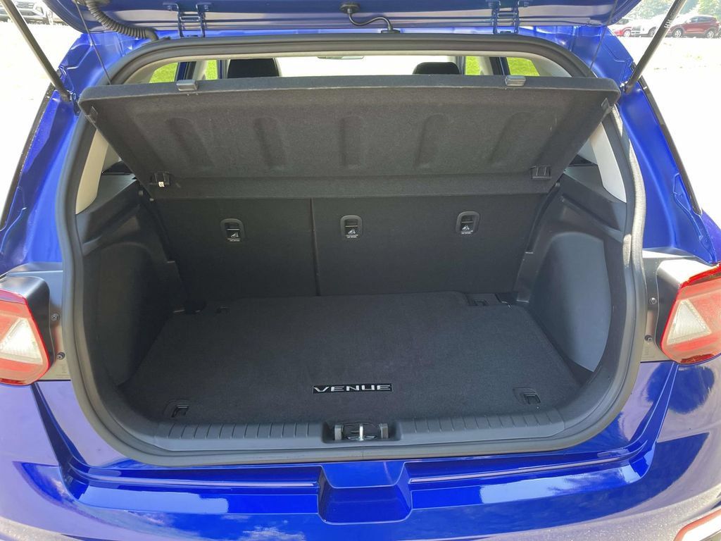 Certified 2023 Hyundai Venue SEL FWD image 8