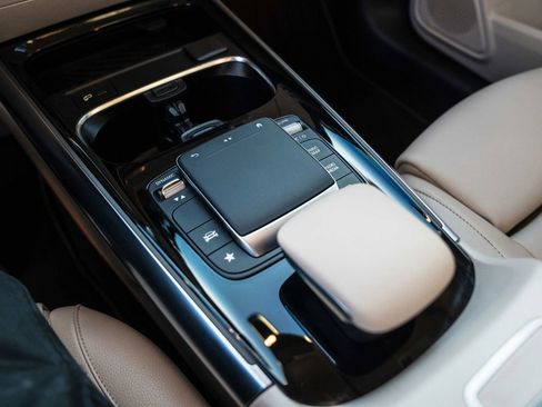 Used 2022 Mercedes-Benz GLA 250 4MATIC w/ Premium Package image 41