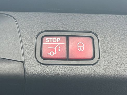 Certified 2025 Mercedes-Benz GLB 250 image 21