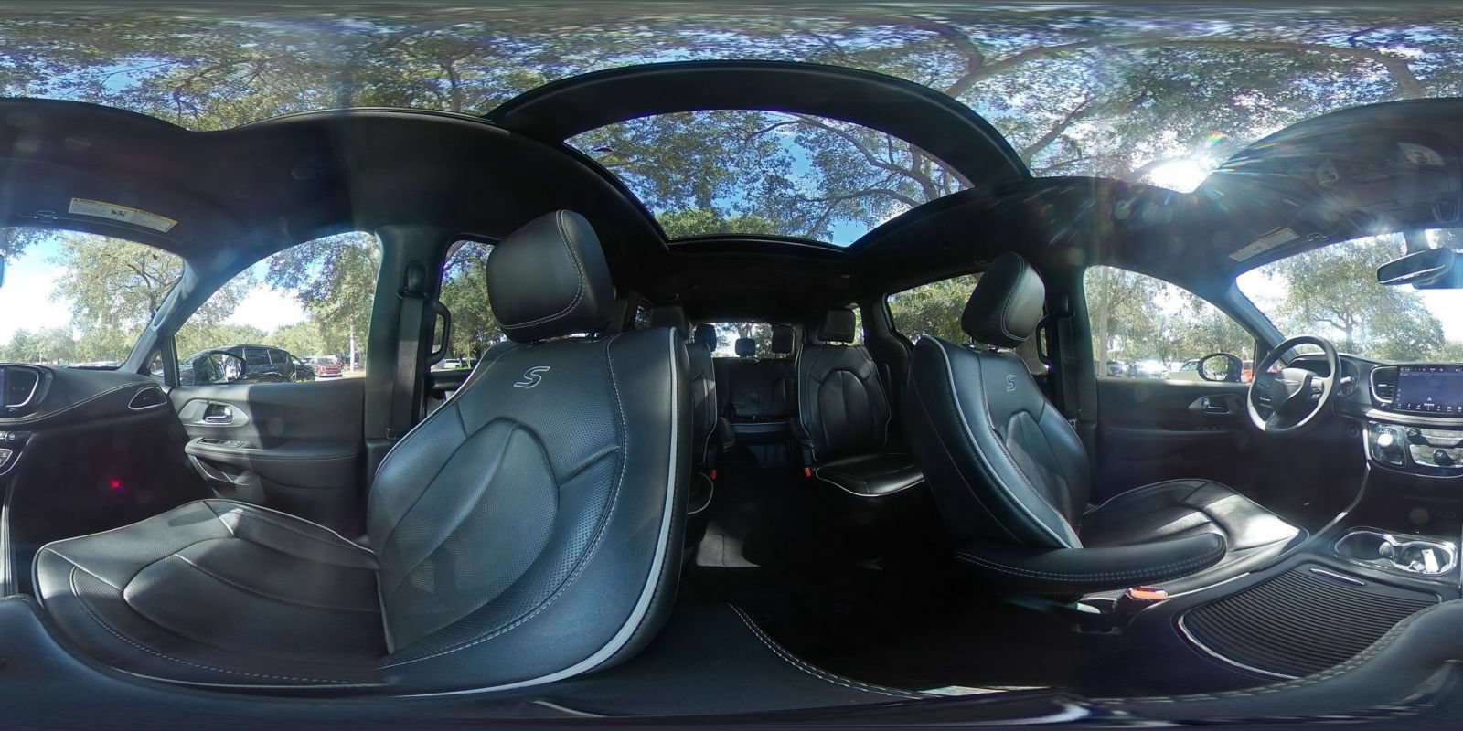 Used 2025 Chrysler Pacifica Limited FWD image 47