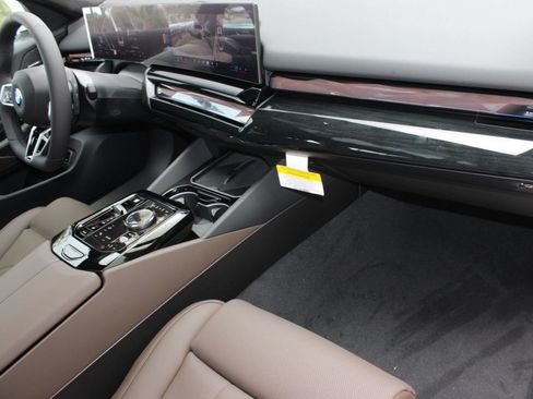 Used 2026 BMW 530i w/ M Sport Package RWD image 30
