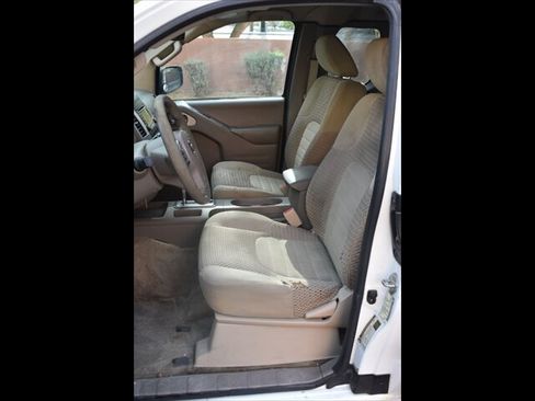 Used 2016 Nissan Frontier SV RWD image 13
