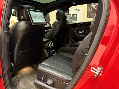 Used 2017 Bentley Bentayga AWD/4WD image 19