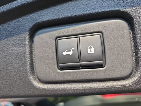 Used 2025 Nissan Pathfinder Platinum FWD image 14
