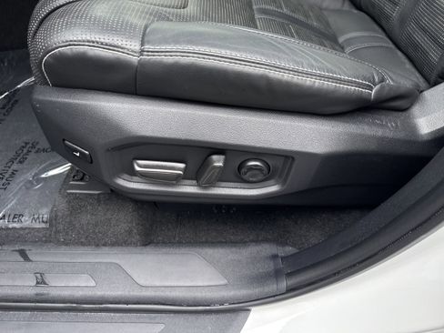 Used 2022 Toyota Tundra Capstone AWD/4WD image 6