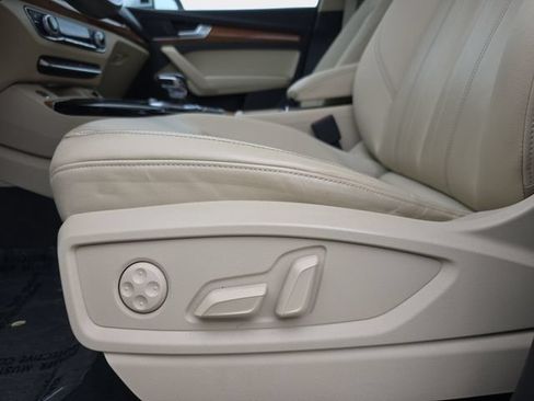 Used 2021 Audi Q5 Premium w/ Convenience Package AWD/4WD image 31