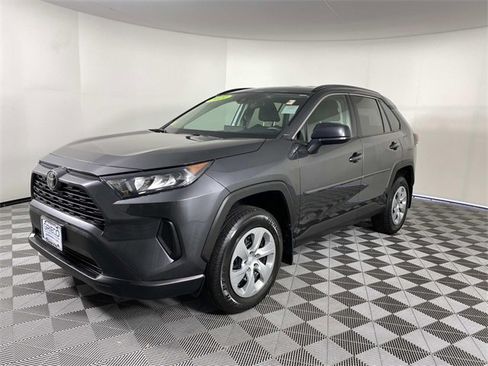 Used 2021 Toyota RAV4 LE image 4