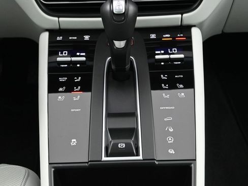 Certified 2025 Porsche Macan image 25