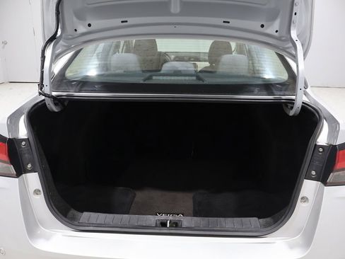 Used 2021 Nissan Versa SV image 17