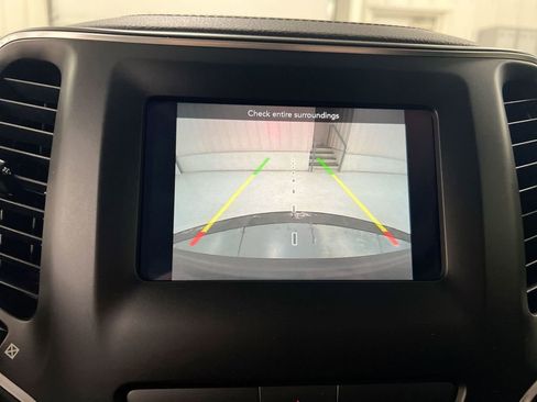 Used 2019 Jeep Cherokee Latitude w/ Popular Appearance Group image 15