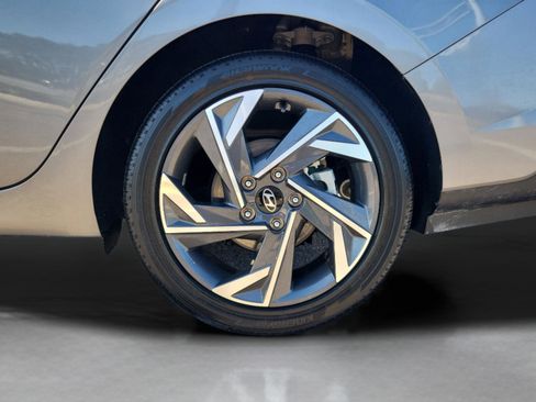 Used 2025 Hyundai Elantra SEL image 5