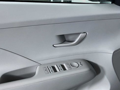 Certified 2024 Hyundai Kona SE image 17