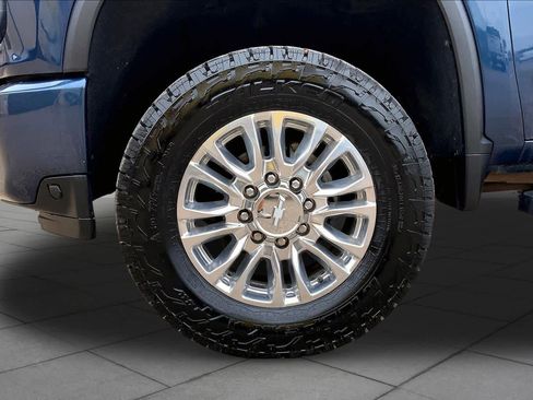 Used 2020 Chevrolet Silverado 2500 High Country w/ Z71 Off-Road Package AWD/4WD image 11