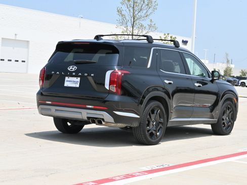 Used 2023 Hyundai Palisade Limited FWD image 9