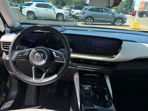 Used 2024 Buick Envision Avenir AWD/4WD image 3