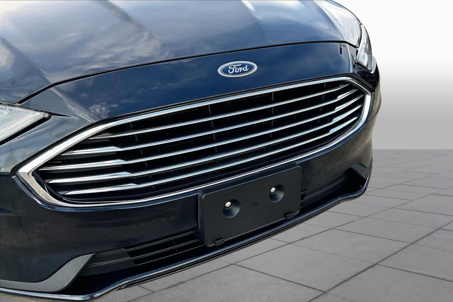 Used 2020 Ford Fusion SE FWD image 30