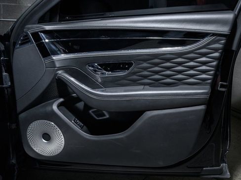 Used 2022 Bentley Flying Spur Plug-In Hybrid image 29