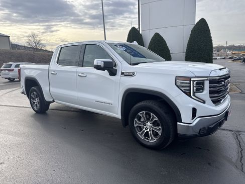 Used 2025 GMC Sierra 1500 SLT image 1