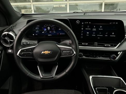 Used 2025 Chevrolet Equinox LT image 13