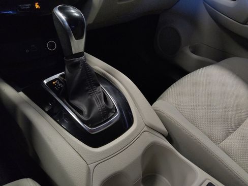 Used 2022 Nissan Rogue Sport SV image 26