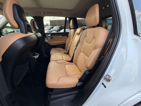 Used 2016 Volvo XC90 T6 Momentum w/ Momentum Plus Package AWD/4WD image 12