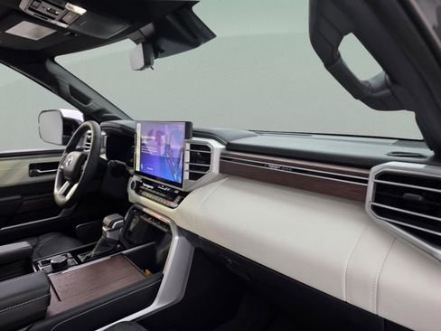 Used 2025 Toyota Sequoia Capstone image 27