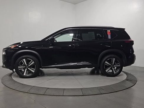 Used 2021 Nissan Rogue Platinum FWD image 2