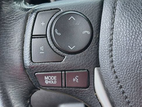 Used 2017 Toyota Corolla SE FWD image 18
