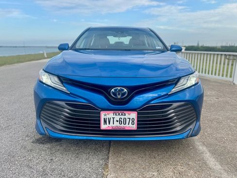 Used 2019 Toyota Camry XLE image 2