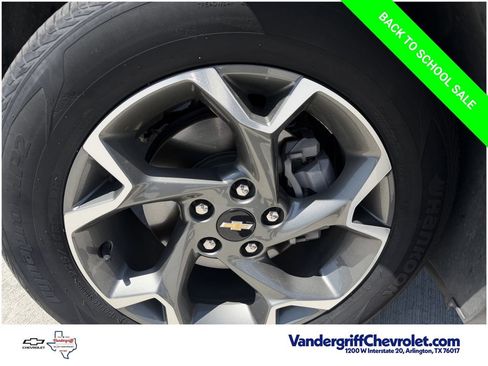 Used 2025 Chevrolet Trax LT w/ LT Convenience Package FWD image 9