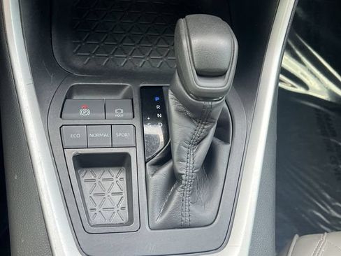 Used 2022 Toyota RAV4 XLE FWD image 22