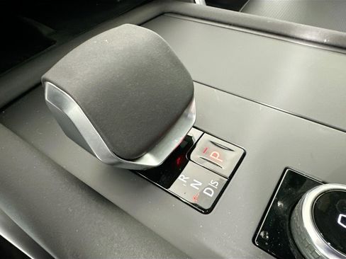 Certified 2025 Land Rover Discovery Dynamic SE image 19