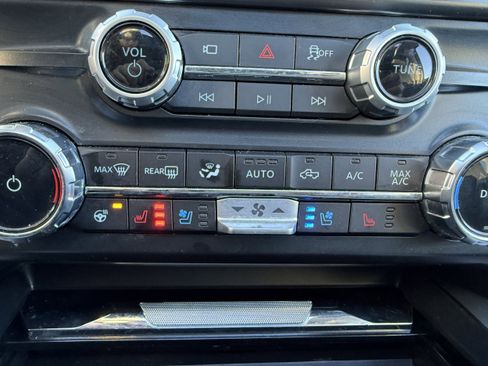 Used 2025 Ford F250 Lariat w/ Black Appearance Package image 22