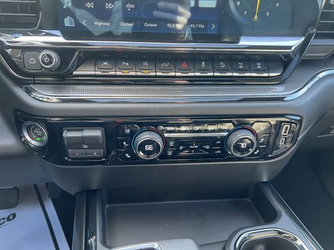 Used 2022 Chevrolet Silverado 1500 ZR2 w/ Technology Package image 24