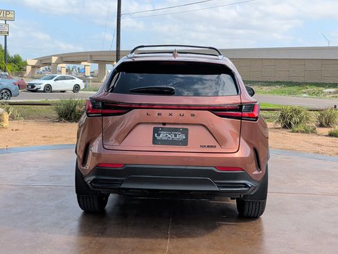Used 2025 Lexus NX 250 FWD w/ Premium Package image 3