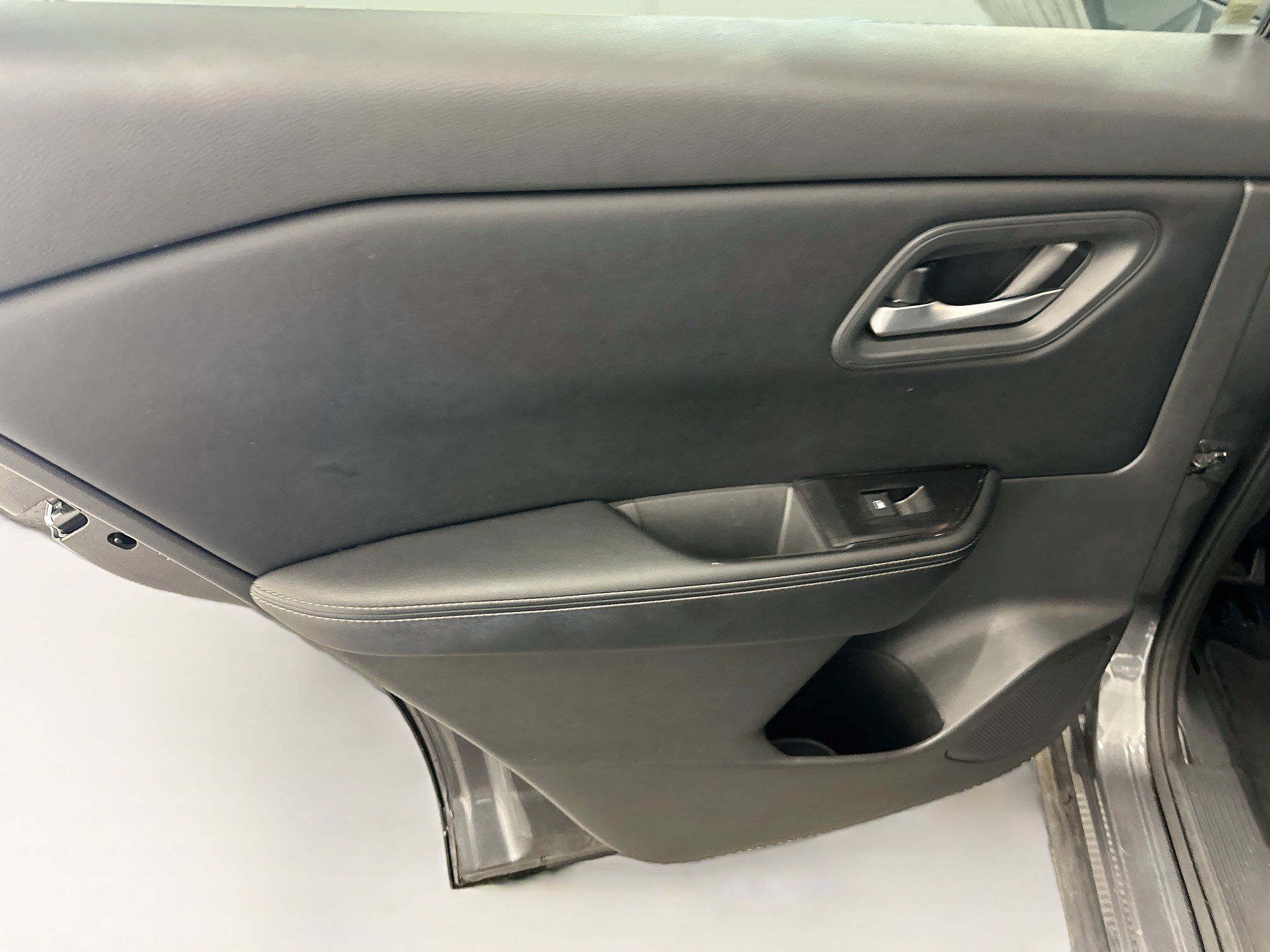 Used 2025 Nissan Rogue SV AWD/4WD image 26