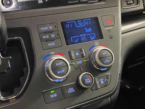 Used 2019 Toyota Sienna SE image 17