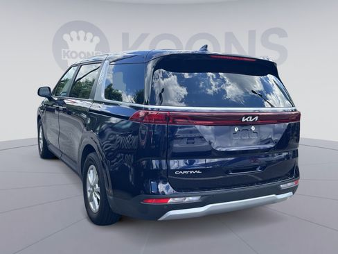 Used 2024 Kia Carnival LX FWD image 2